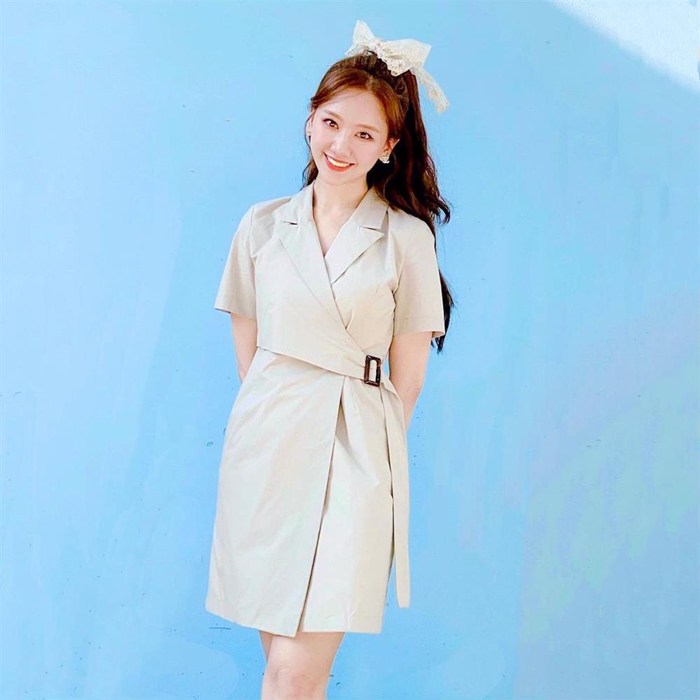 Để ý mới thấy Hari Won có 4 cách buộc tóc rất trẻ trung và xinh tươi, lý tưởng để nàng 30+ copy theo-11