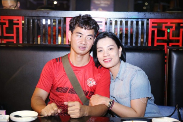 Giữa lùm xùm đấu khẩu với Trang Trần, vợ Xuân Bắc bình thản khoe mâm cơm đạm bạc nhưng chồng con đều&nbsp;thích-1