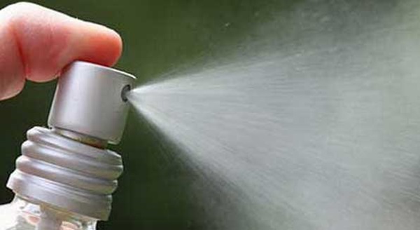 Sử dụng keo xịt tóc theo cách này giúp nhà cửa sạch sẽ, công việc dọn dẹp dễ dàng gấp nghìn lần-2