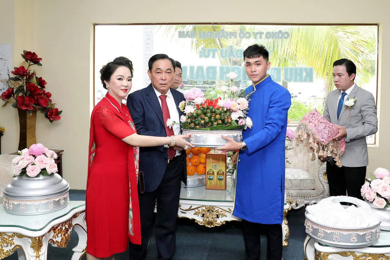 Toàn cảnh đám hỏi siêu kín tiếng của con trai bà Phương Hằng - vợ ông Dũng lò vôi tại Bình Dương, gia đình cô dâu lần đầu được tiết lộ khiến nhiều người bất ngờ-3