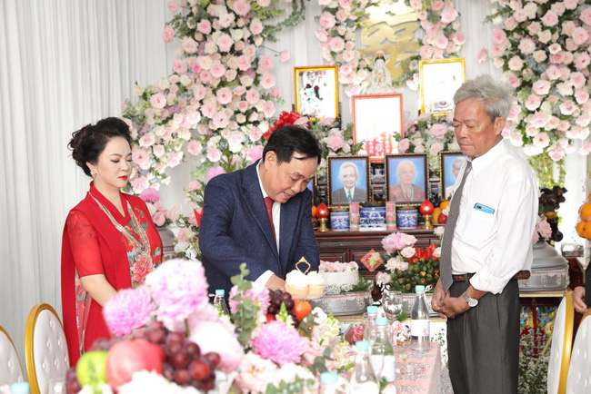 Toàn cảnh đám hỏi siêu kín tiếng của con trai bà Phương Hằng - vợ ông Dũng lò vôi tại Bình Dương, gia đình cô dâu lần đầu được tiết lộ khiến nhiều người bất ngờ-10
