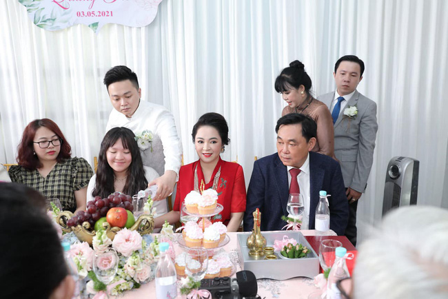 Toàn cảnh đám hỏi siêu kín tiếng của con trai bà Phương Hằng - vợ ông Dũng lò vôi tại Bình Dương, gia đình cô dâu lần đầu được tiết lộ khiến nhiều người bất ngờ-14