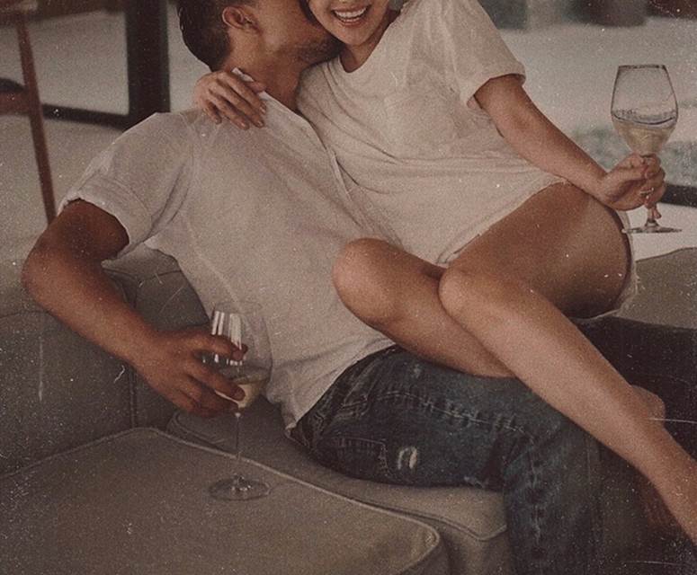 Phanh Lee viết ngôn tình gửi chồng đại gia dù chẳng nhân dịp gì, có điều vẫn quyết tâm giấu kín mặt-1