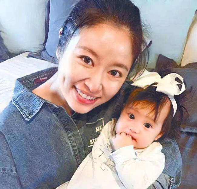 Mới 3 tuổi đã có tài sản cả nghìn tỷ đồng dắt túi vậy mà khi đi học, con gái Lâm Tâm Như lại kể 1 chuyện khiến mẹ lo toát mồ hôi-2