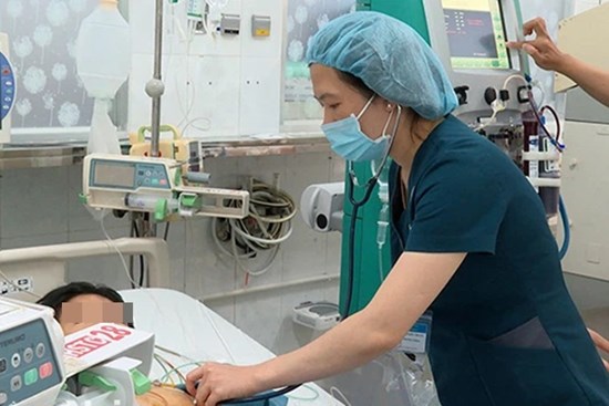 6 trẻ trong cùng gia đình bị ngộ độc, 1 trẻ tử vong và 1 trẻ phải lọc máu
