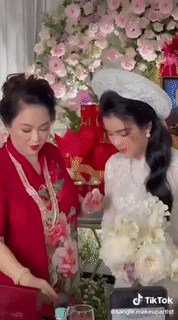 Luôn tự nhận mình đẹp, doanh nhân Nguyễn Phương Hằng liệu có lép vế khi đứng cạnh bà sui trong lễ đính hôn của con trai?-2