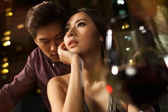 Đi bar uống với gái lạ 1 ly rượu, 7 năm sau tôi phải mang một phần tài sản đi cho người không hề quen biết