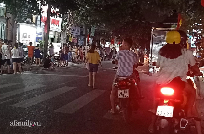 Bình Dương: Thương tâm bác sĩ bị đâm tử vong khi cố gắng ngăn cản kẻ trộm xe, công an phát thông báo truy tìm nghi phạm-1