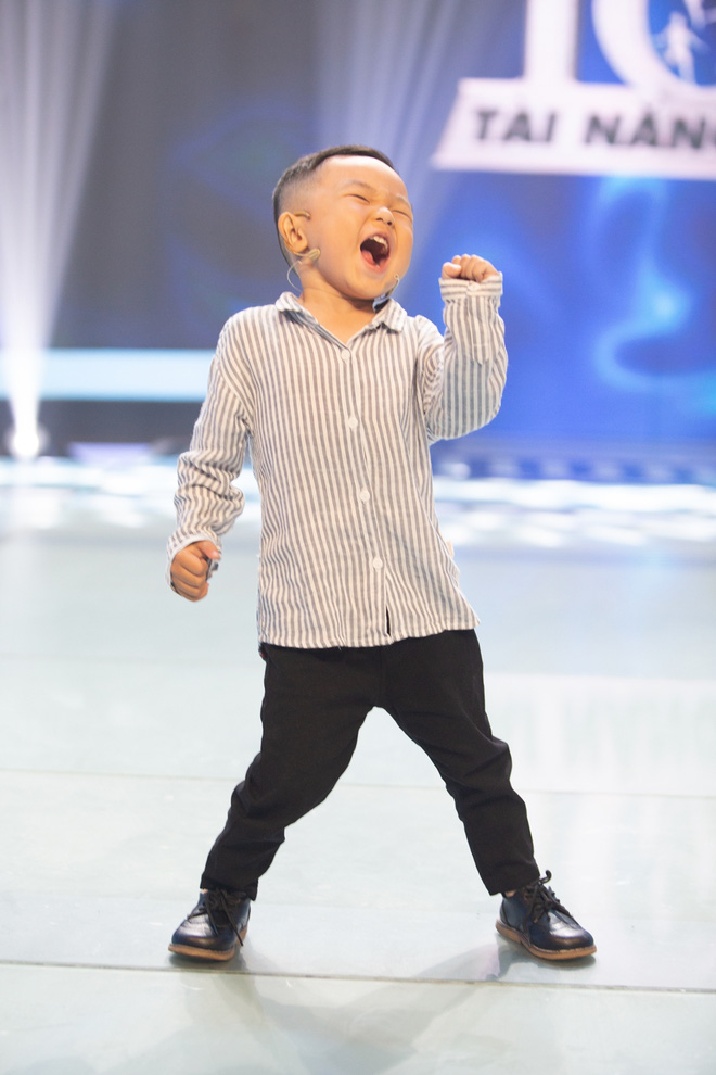 Hiện tượng TikTok 4 tuổi gây hoang mang cực mạnh khi giao lưu trên sóng truyền hình-1