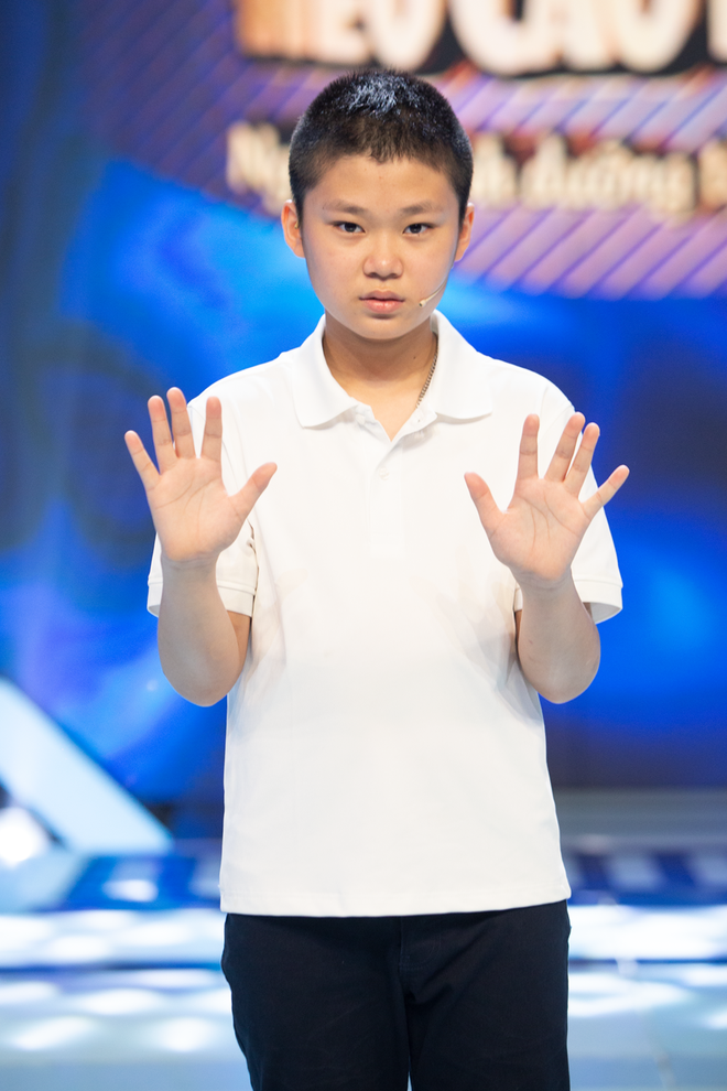 Hiện tượng TikTok 4 tuổi gây hoang mang cực mạnh khi giao lưu trên sóng truyền hình-4