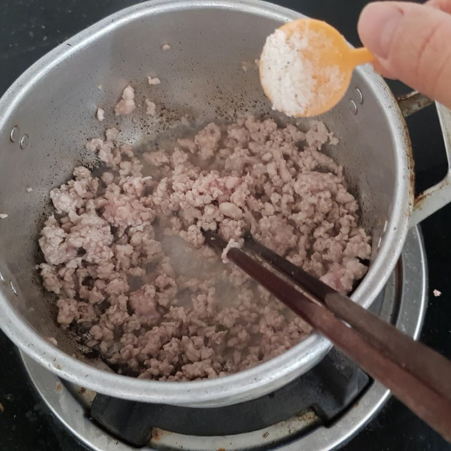 Hầu hết chị em chưa biết cách nấu miến với nguyên liệu quen thuộc này: Chưa đầy 10 phút là xong đảm bảo ngon hơn ngoài quán!-4