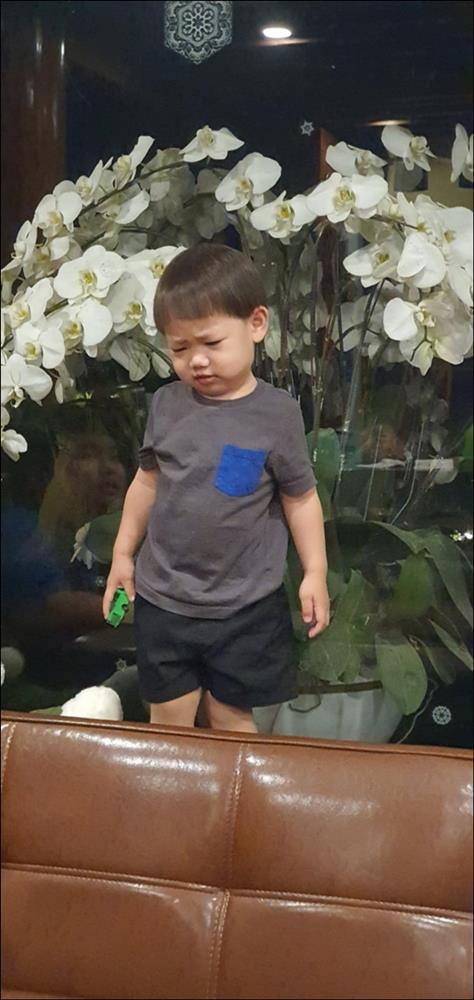 Dù cưng chiều cậu út, Xuân Bắc vẫn là ông bố&nbsp;rất nghiêm khắc, một chi tiết nhỏ cũng nói lên cách dạy con của danh hài-3