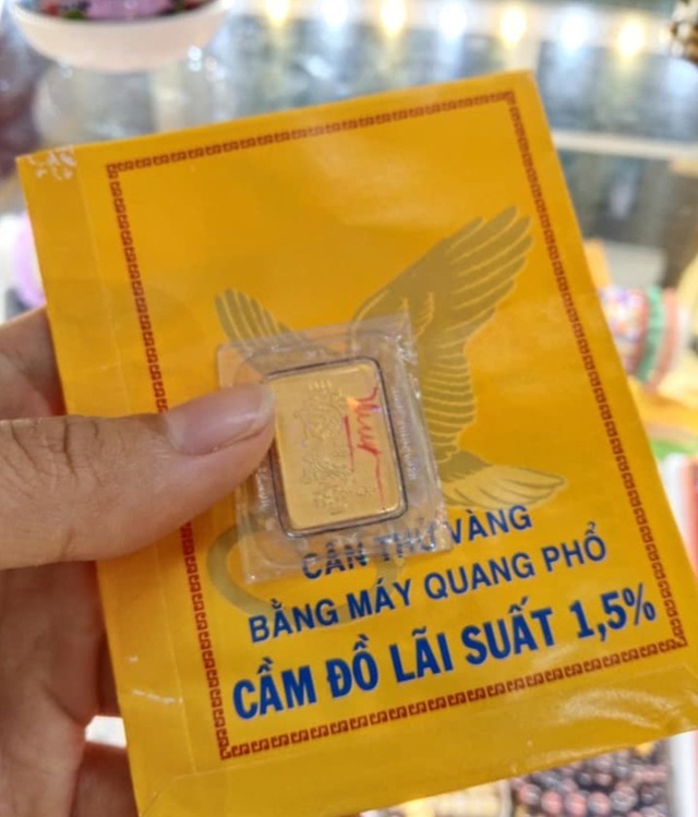 Nữ nhân viên quanh năm xin quần áo cũ, nhịn mua sắm... dành tiền mua vàng-2