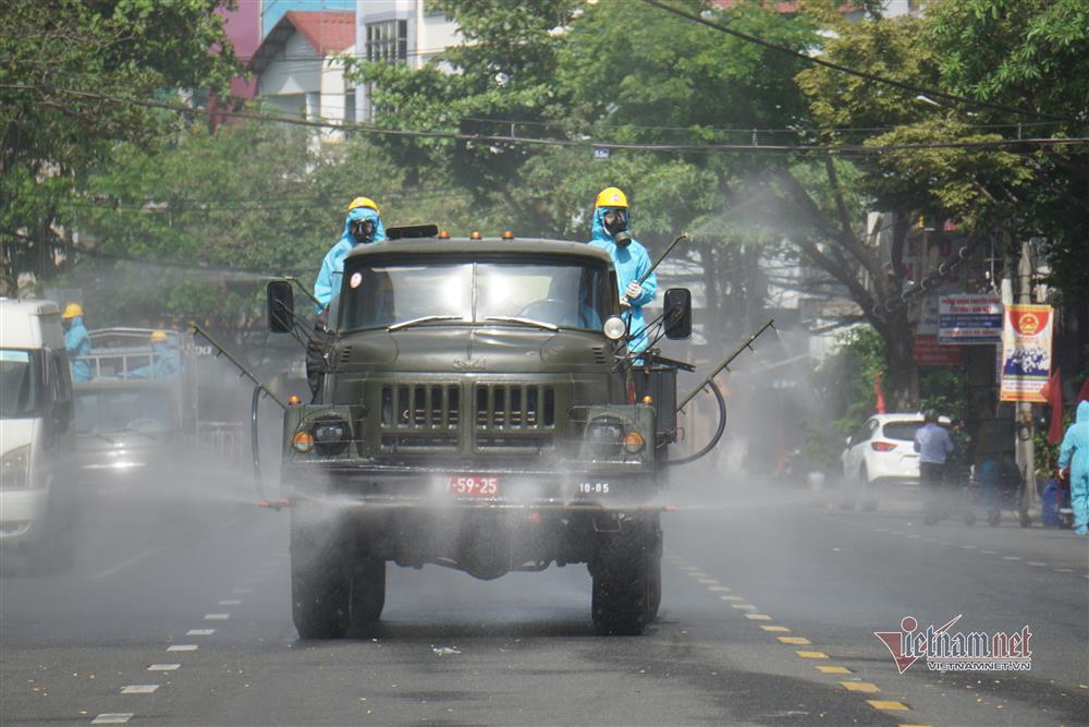 Phong tỏa khu dân cư xung quanh vũ trường lớn nhất Đà Nẵng-7