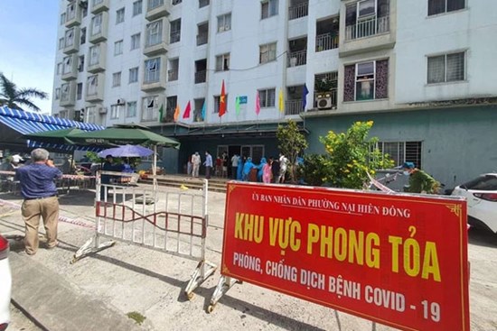 Đà Nẵng phong tỏa 1 chung cư, xét nghiệm 500 người vì liên quan đến ca dương tính với SARS-CoV-2