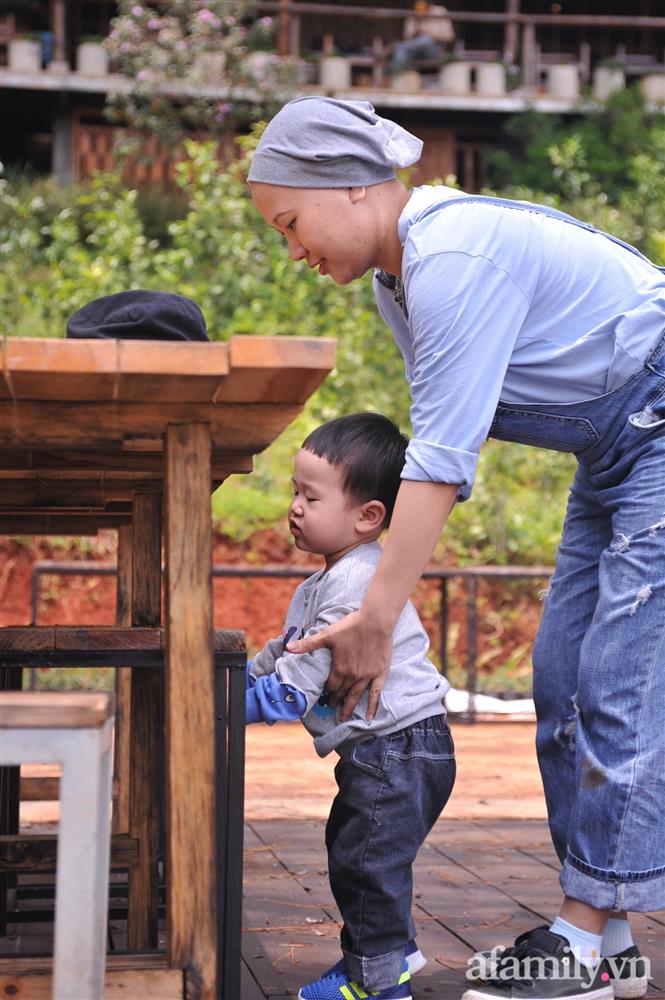 Tưởng ai đẻ xong cũng bị đau lưng, mẹ 9x đi khám thì chết lặng với kết luận của bác sĩ-12