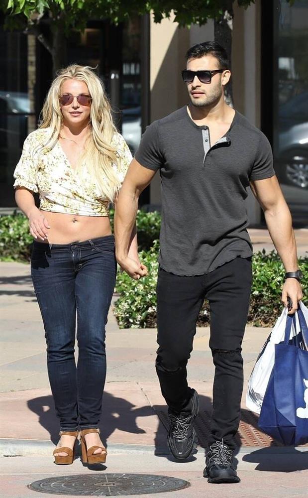 Ai đã khiến Britney Spears sụp đổ đến điên loạn?-4