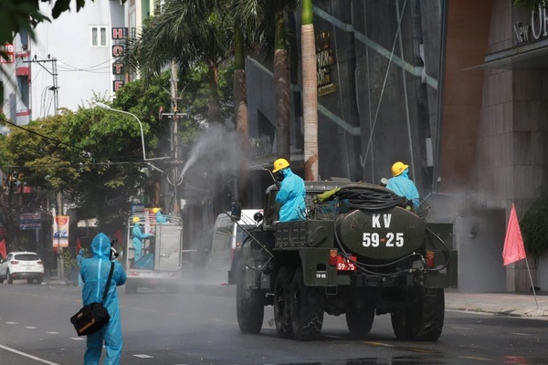 Một số ca Covid-19 có diễn biến nặng, 1 người phải can thiệp ECMO-2