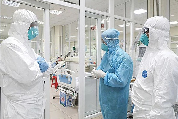 Một số ca Covid-19 có diễn biến nặng, 1 người phải can thiệp ECMO-1