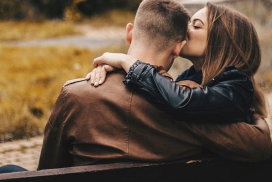 Những cử chỉ nhỏ, phụ nữ thường bỏ qua mà không biết đó chính là 