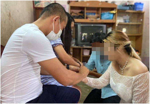 Vừa kết hôn buổi sáng, buổi chiều chú rể tự kết liễu đời mình để lại mảnh giấy bí ẩn cùng nỗi bàng hoàng cho gia đình-2