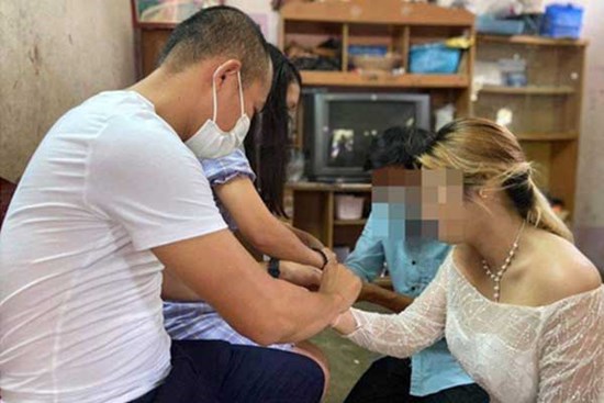 Vừa kết hôn buổi sáng, buổi chiều chú rể tự kết liễu đời mình để lại mảnh giấy bí ẩn cùng nỗi bàng hoàng cho gia đình