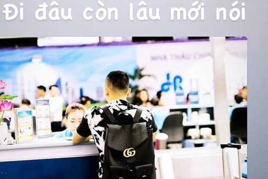 Tháng 5 là lời nói dối của Vũ Khắc Tiệp: Mới hứa ở yên 1 chỗ giờ đã xách vali lên và đi, nhưng đi đâu thì anh không nói