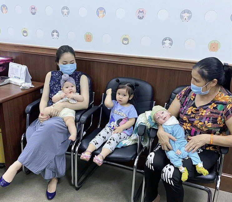 Hằng Túi bó tay nghe con trai khóc lóc kêu nhớ bà giúp việc, đòi về quê chăn bò chăn lợn với bà còn hơn ở thành phố!-2