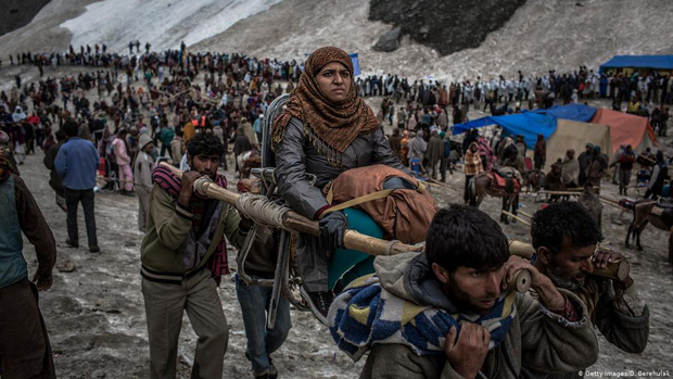 Phỏng vấn Cô Dâu 8 Tuổi Avika Gor từ Ấn Độ: Ông tôi vừa qua đời 3 ngày, bố và bà đã nhiễm Covid-19, mỗi phút tôi đều cảm thấy sợ hãi-5