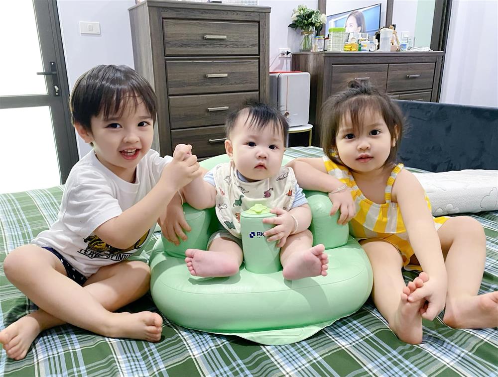 Hằng Túi bó tay nghe con trai khóc lóc kêu nhớ bà giúp việc, đòi về quê chăn bò chăn lợn với bà còn hơn ở thành phố!-9