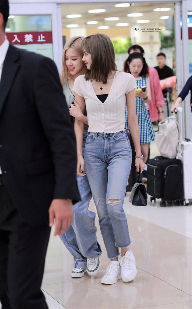 Học Lisa 13 cách diện quần jeans siêu cấp sành điệu, chị em sẽ không thể mặc xấu-12