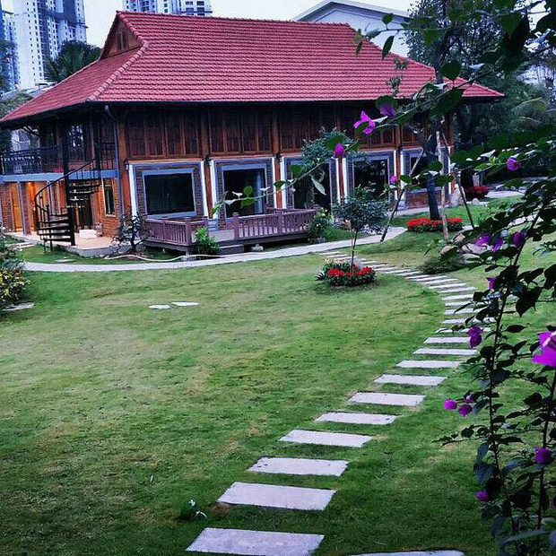 Biệt phủ rộng thênh thang, kết cấu như resort của Xuân Bắc: Được xây bằng gỗ tự nhiên, nhìn toàn cảnh sân vườn thôi mà choáng”-2