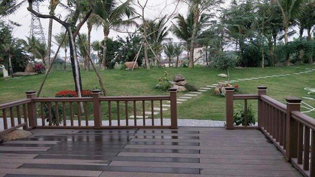 Biệt phủ rộng thênh thang, kết cấu như resort của Xuân Bắc: Được xây bằng gỗ tự nhiên, nhìn toàn cảnh sân vườn thôi mà choáng”-8