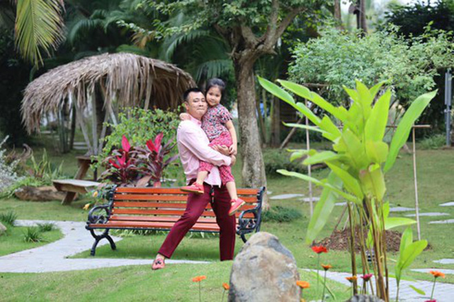 Biệt phủ rộng thênh thang, kết cấu như resort của Xuân Bắc: Được xây bằng gỗ tự nhiên, nhìn toàn cảnh sân vườn thôi mà choáng”-9