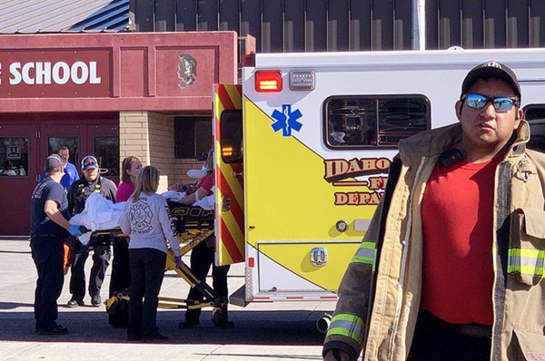 Chấn động: Nữ sinh lớp 6 xả súng ở trường học Mỹ khiến 3 người bị thương, học sinh và phụ huynh hoảng loạn tột độ-2