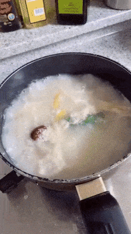 Bà cụ người Hàn Quốc có màn bổ sầu riêng khiến nhiều người Việt ức chế, đòi đợi hết dịch chúng tôi sang Hàn Quốc bày cho cách tách sầu riêng nhé!-4