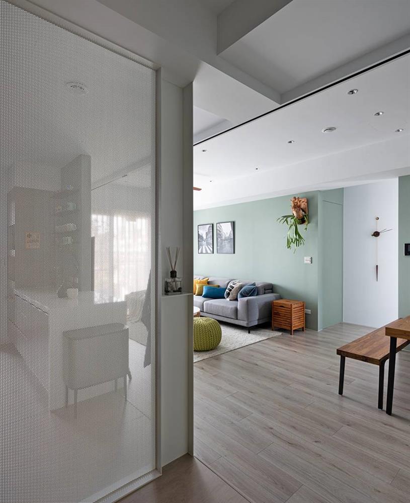 Căn nhà có diện tích 24m2 với lối thiết kế thông minh giúp không gian cực kỳ thoáng mát, mỗi bước chân như lạc vào khu rừng xanh tươi-4