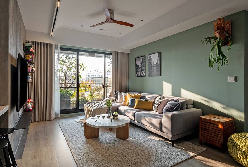 Căn nhà có diện tích 24m2 với lối thiết kế thông minh giúp không gian cực kỳ thoáng mát, mỗi bước chân như lạc&nbsp;vào khu rừng xanh tươi-9