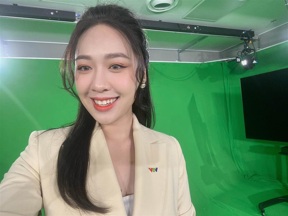 Nữ BTV tiết lộ từng bị đồng nghiệp gièm pha: Sao mấy đứa đi thi Hoa hậu về cứ muốn vào VTV làm thế nhờ?-1