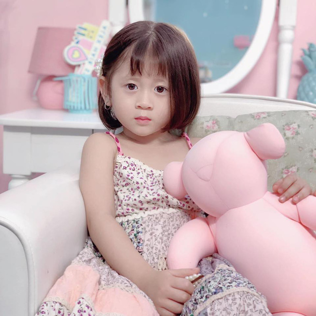 Trang Trần xin tư vấn cách nộp tiền cho con, nhìn học phí mà dân tình phát hoảng: Cao hơn cả trường bên Mỹ, bằng bố mẹ ở quê nuôi con 18 năm-1