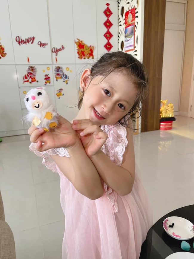 Trang Trần xin tư vấn cách nộp tiền cho con, nhìn học phí mà dân tình phát hoảng: Cao hơn cả trường bên Mỹ, bằng bố mẹ ở quê nuôi con 18 năm-3