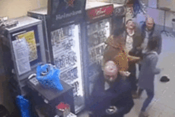 Video: Bên trong con hẻm vụ cháy nhà sản xuất nến khiến 8 người chết ở TP.HCM-1