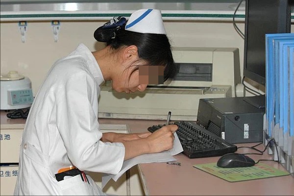 Tủ lạnh là vật dụng bẩn số 1 trong nhà bếp: Có 2 món được lấy ra từ tủ lạnh dễ gây ung thư dạ dày-5