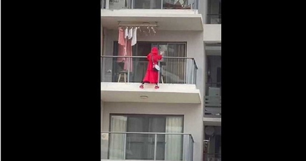 Cô gái diện đồ đỏ uốn éo ngoài lan can để quay clip nhưng bất ngờ ngã tử vong, thư tuyệt mệnh tìm thấy tại hiện trường làm cảnh sát bối rối-1