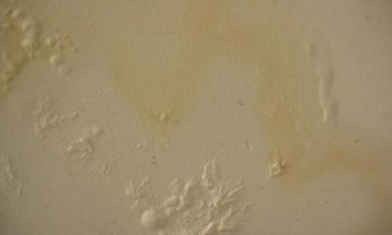 Tường ẩm mốc và nứt nẻ đừng tốn tiền để gọi thợ sửa, học ngay 4 mẹo này sẽ giải quyết trong 3 phút, tường 10 năm vẫn như mới-3