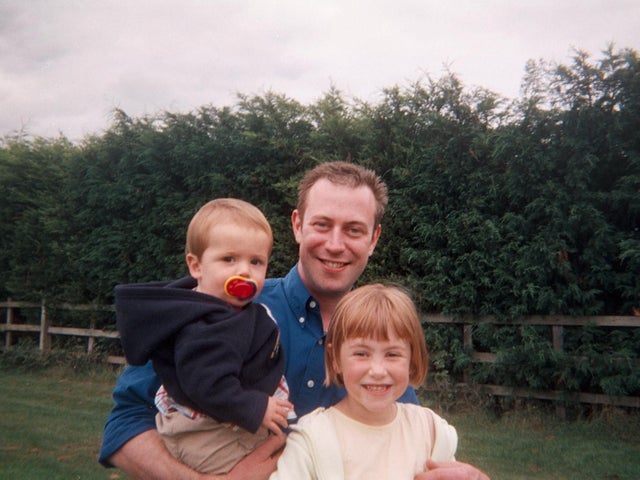 Bố đột tử không rõ nguyên nhân, con gái quyết tìm cho ra nguyên do nhưng 14 năm sau thủ phạm lộ diện khiến bản thân cô cũng run rẩy-1