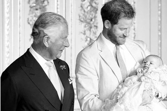 Vào dịp sinh nhật con trai, Meghan Markle bị bố chồng tỏ rõ thái độ căng thẳng qua động thái vô cùng thâm sâu?