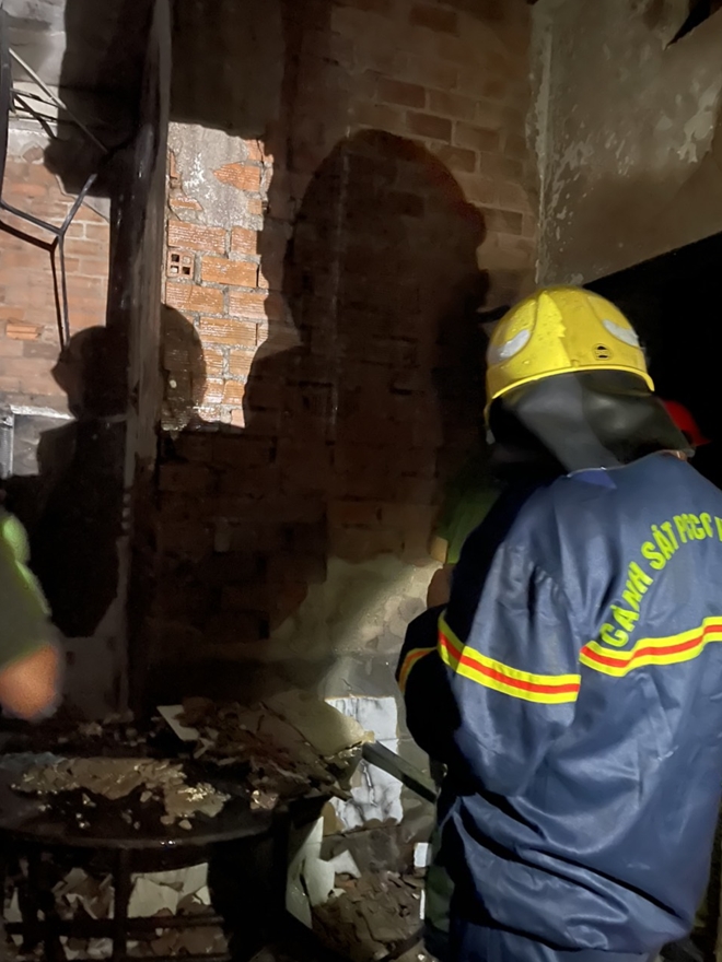 Vụ cháy thương tâm làm 8 người tử vong: Mấy cháu nhỏ trong nhà chiều nay đón cô giáo đến dạy kèm thì gặp nạn-2