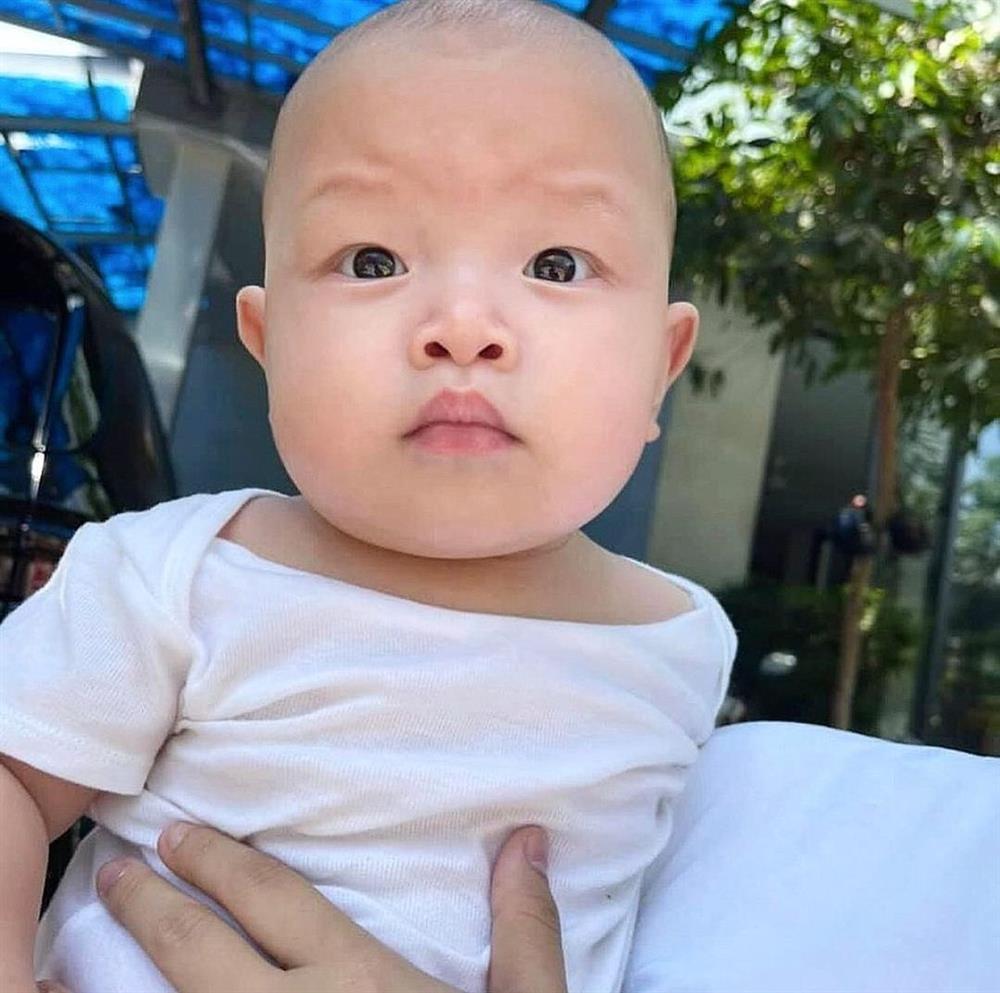 Biểu cảm thay đổi nhanh như chớp” của Leon nhà Hồ Ngọc Hà khiến mọi người không thể rời mắt-2