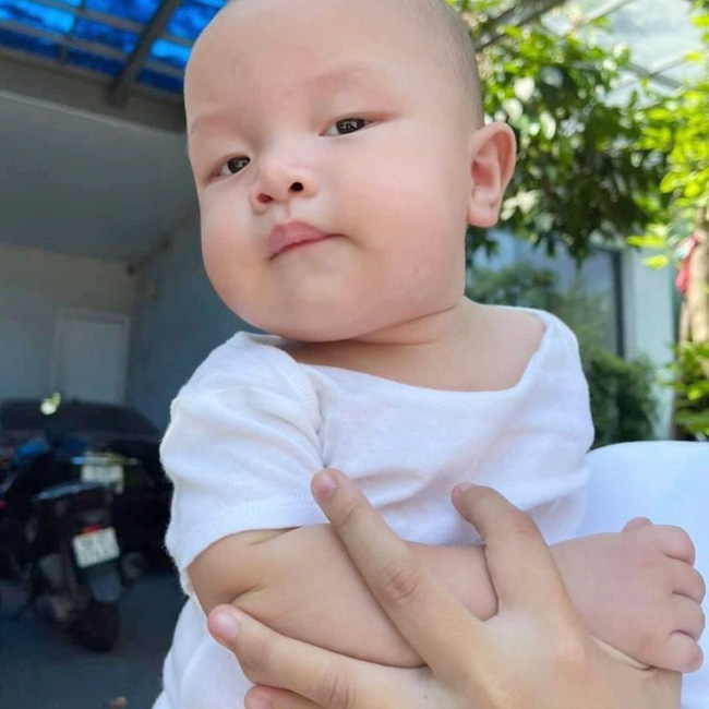 Biểu cảm thay đổi nhanh như chớp” của Leon nhà Hồ Ngọc Hà khiến mọi người không thể rời mắt-3